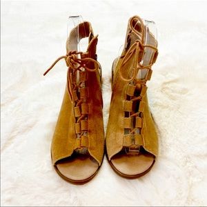 Steve Madden Aralyn Suede Open Toe Gladiator Sandals Tan Size 8M